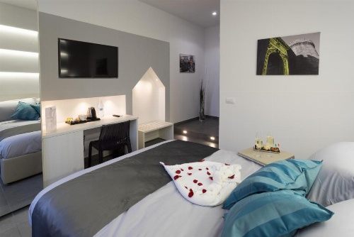 Twice - Naples image 40