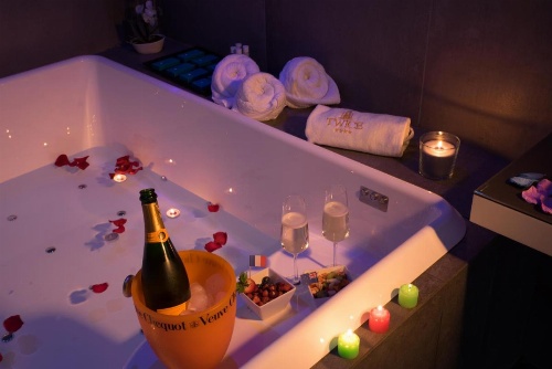 Twice - Naples image 50